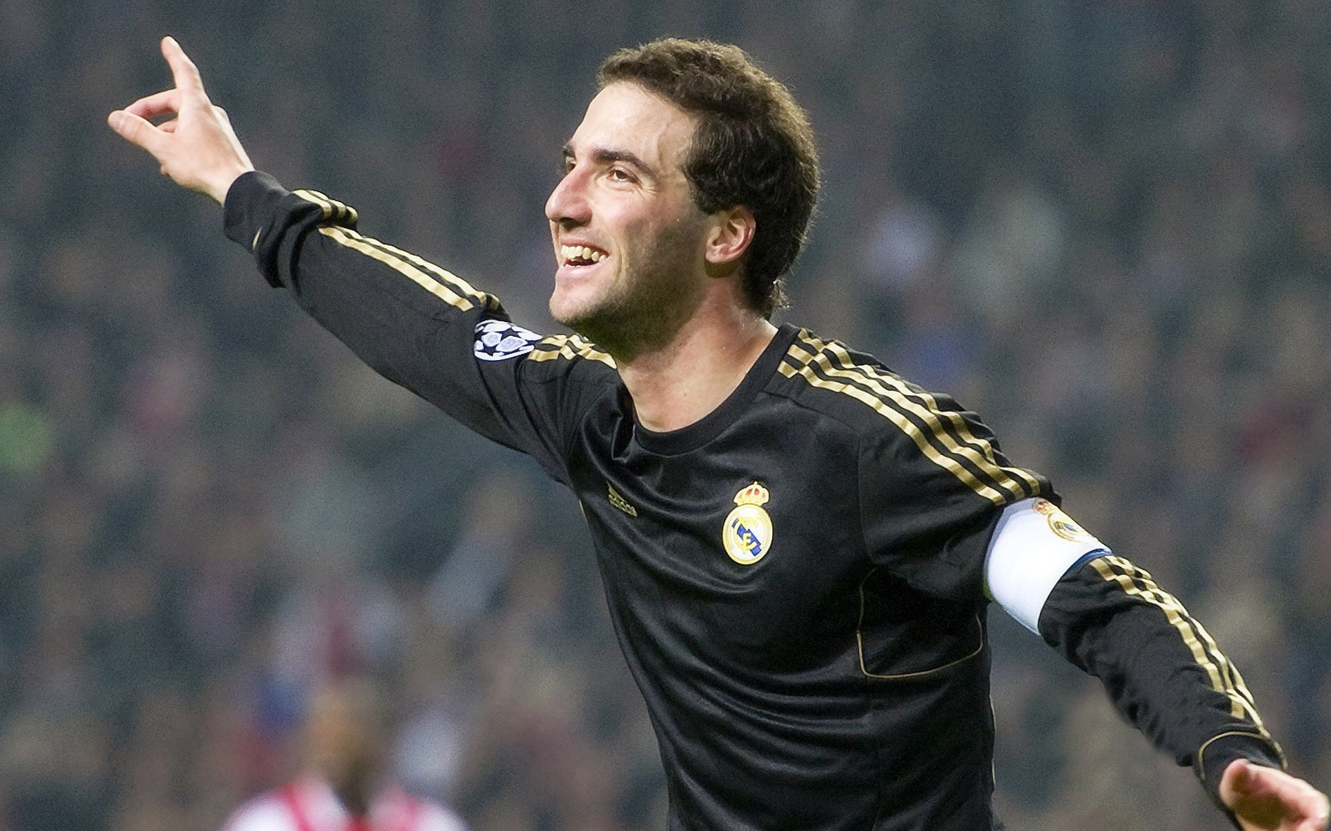 阿根廷马术学院推出青少年培训计划，培养未来马术明星。，阿根廷赛马